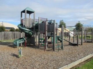 Woodburne Dr Playground